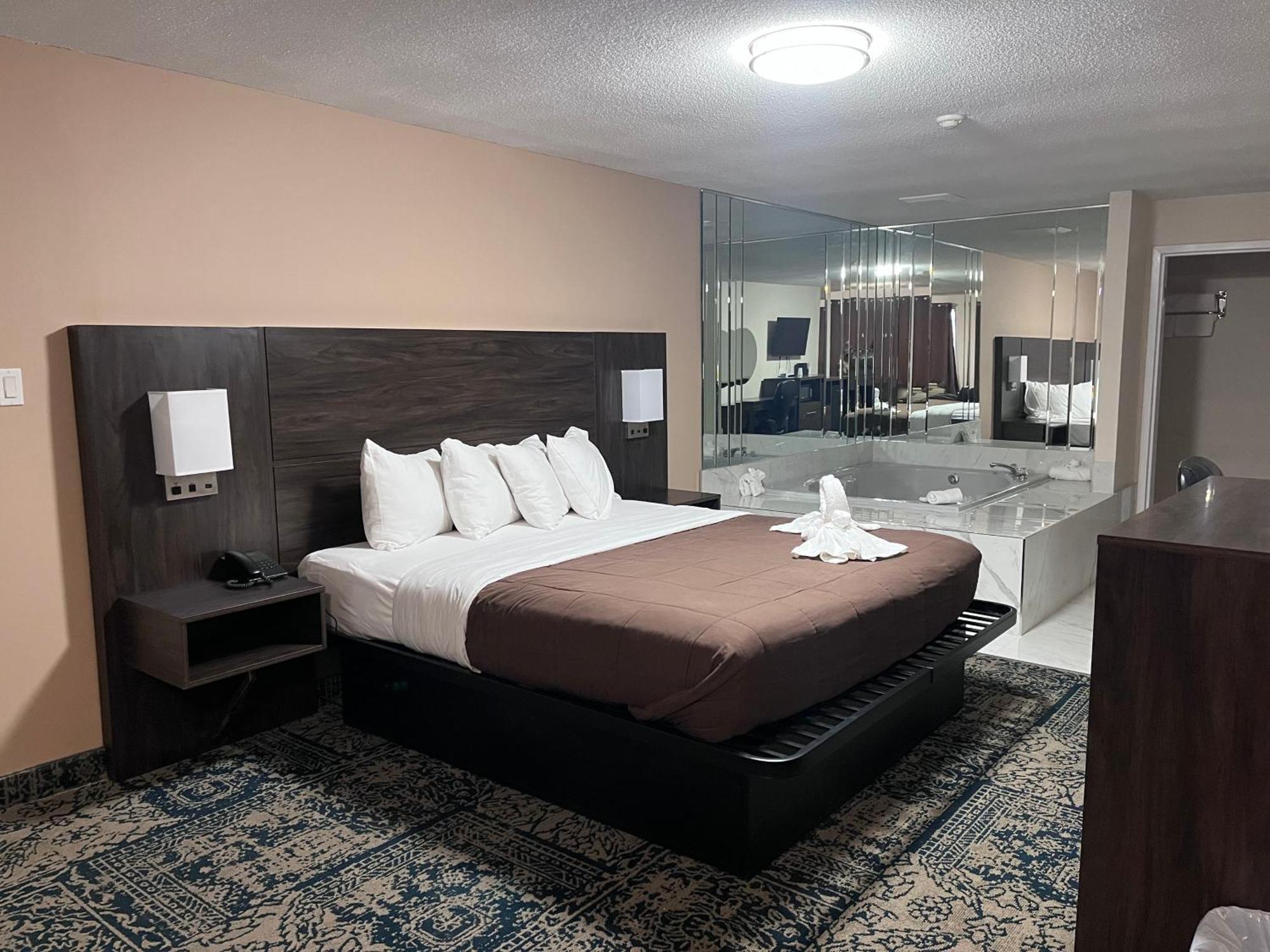 Hotel Falls & Niagara Falls