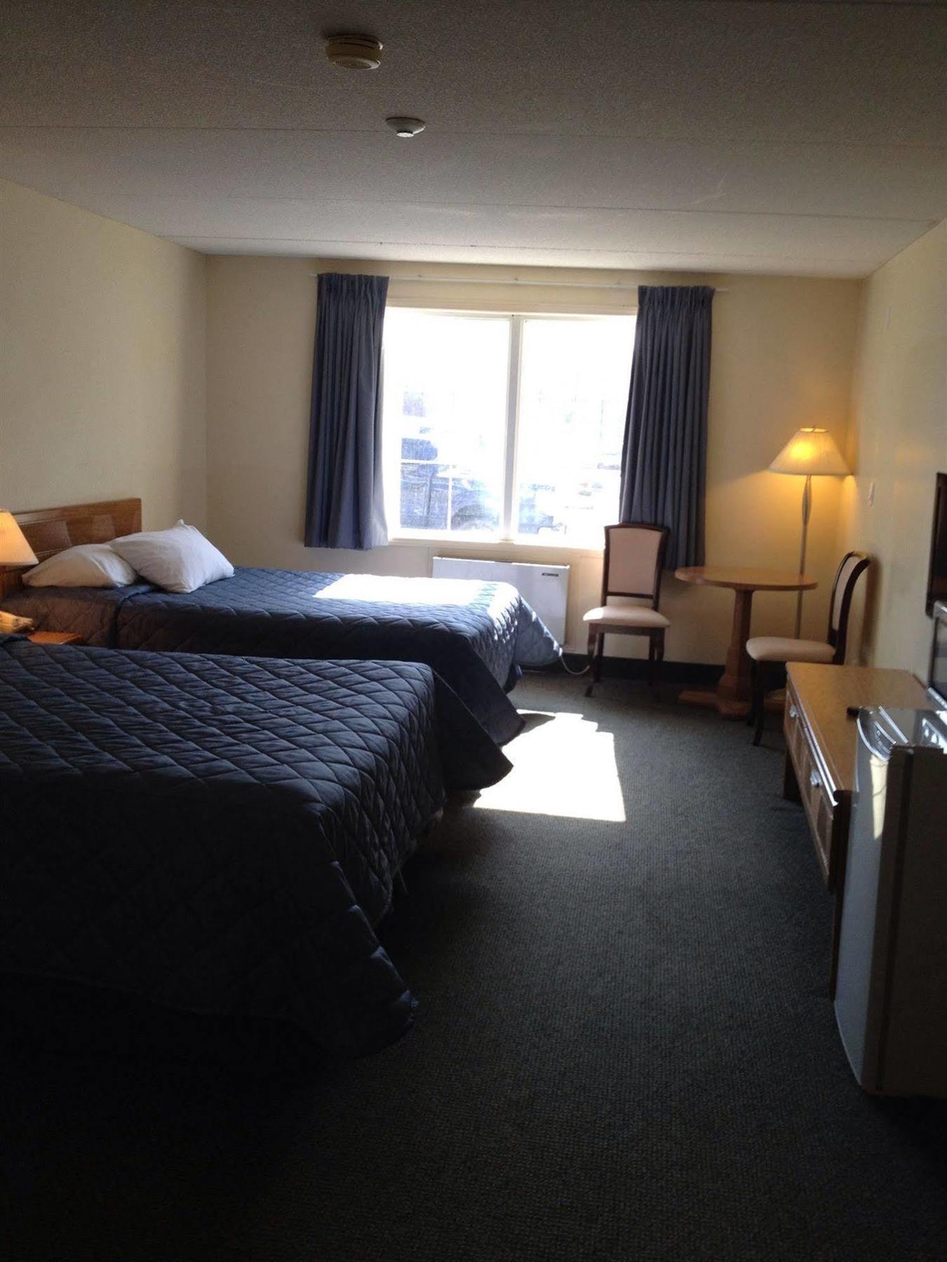 Falls & Hotel Niagara Falls